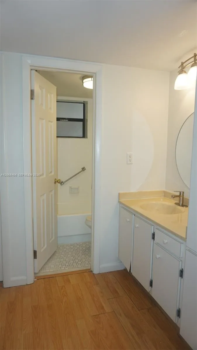 1100 Colony Point Cir #206 Pembroke Pines, FL 33026