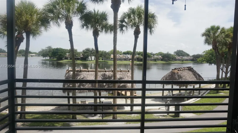1100 Colony Point Cir #206 Pembroke Pines, FL 33026