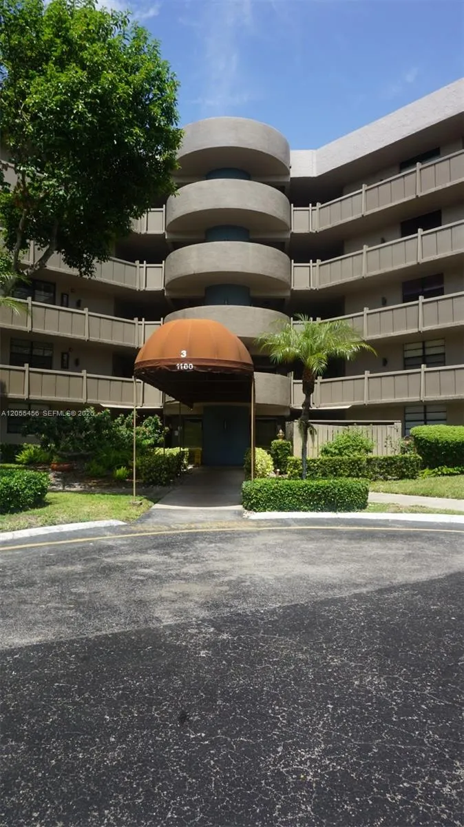 1100 Colony Point Cir #206 Pembroke Pines, FL 33026
