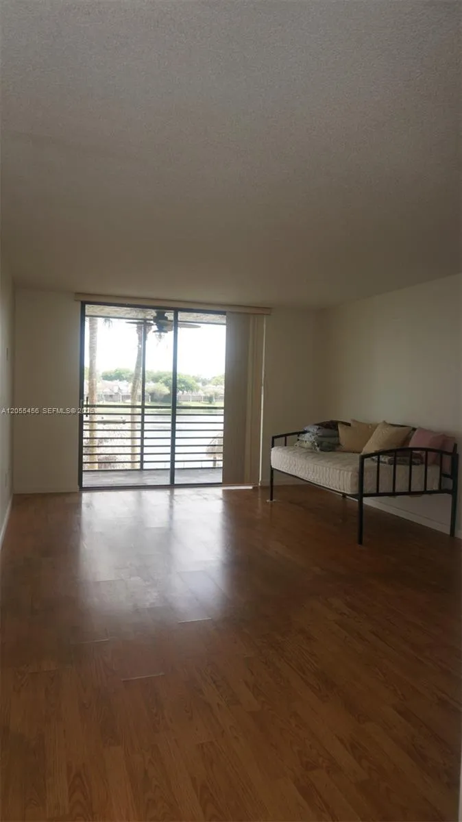 1100 Colony Point Cir #206 Pembroke Pines, FL 33026