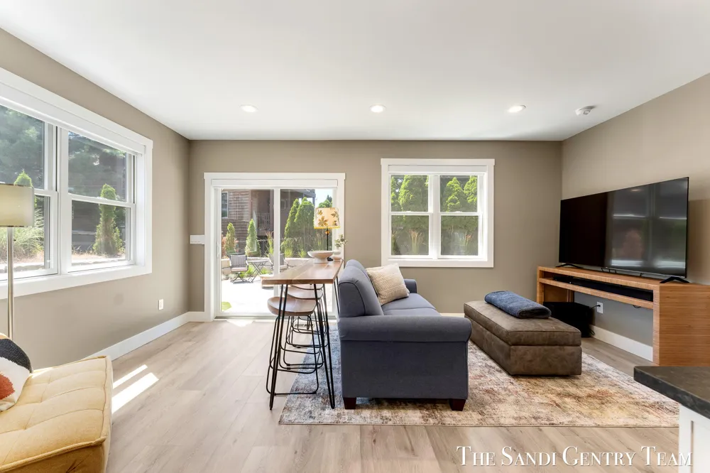 215 S 1st Street Grand Haven, MI 49417