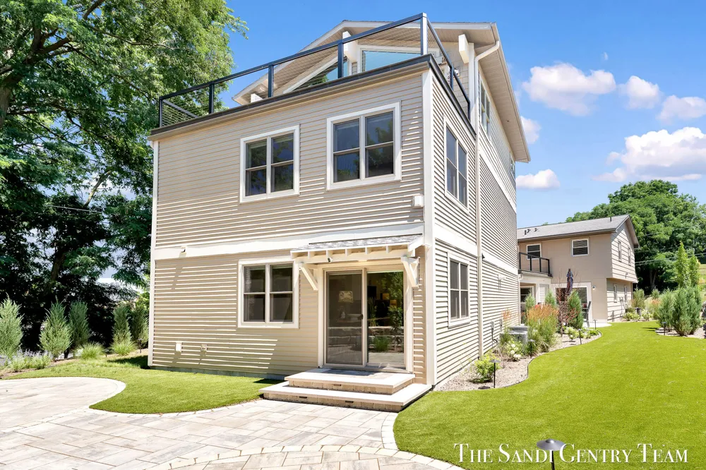215 S 1st Street Grand Haven, MI 49417