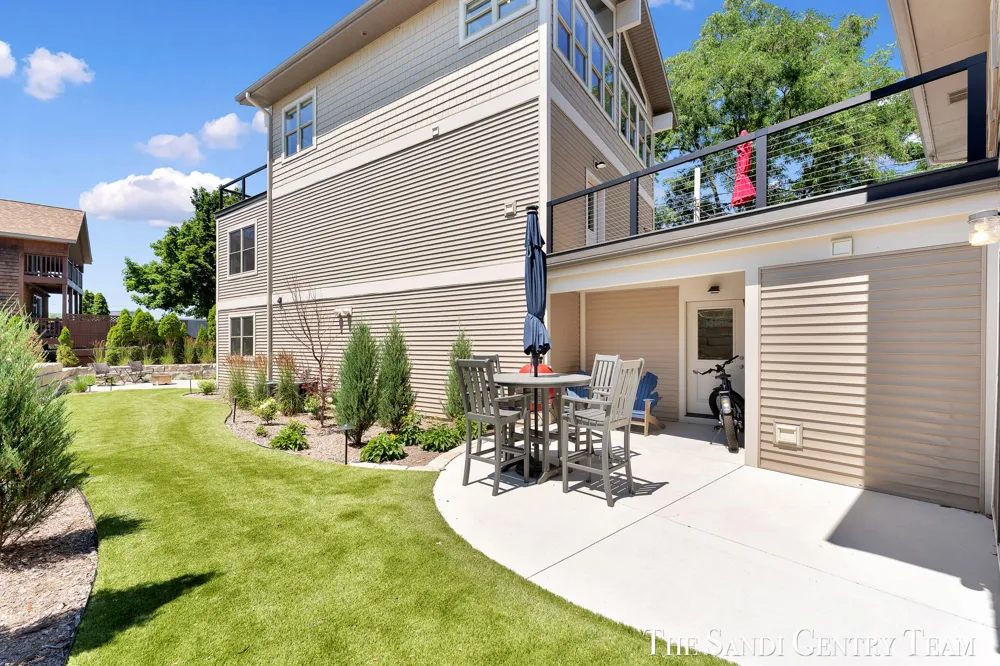 215 S 1st Street Grand Haven, MI 49417