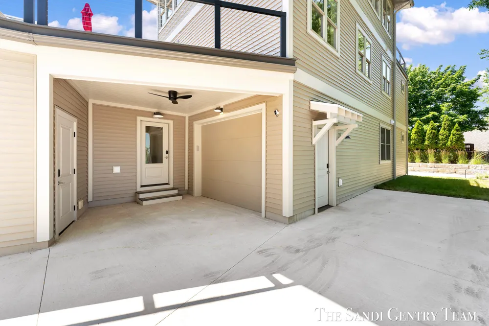 215 S 1st Street Grand Haven, MI 49417
