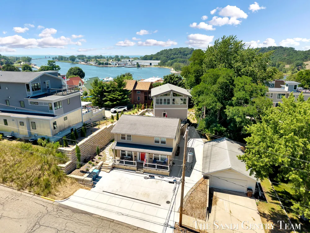215 S 1st Street Grand Haven, MI 49417