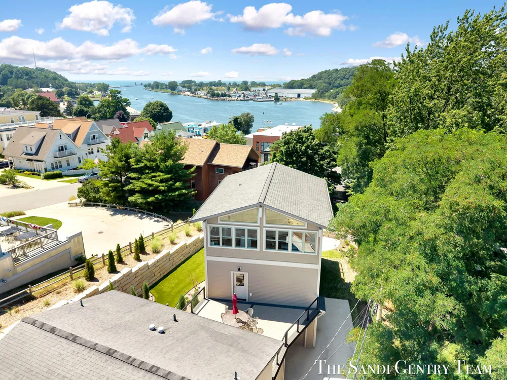 215 S 1st Street Grand Haven, MI 49417
