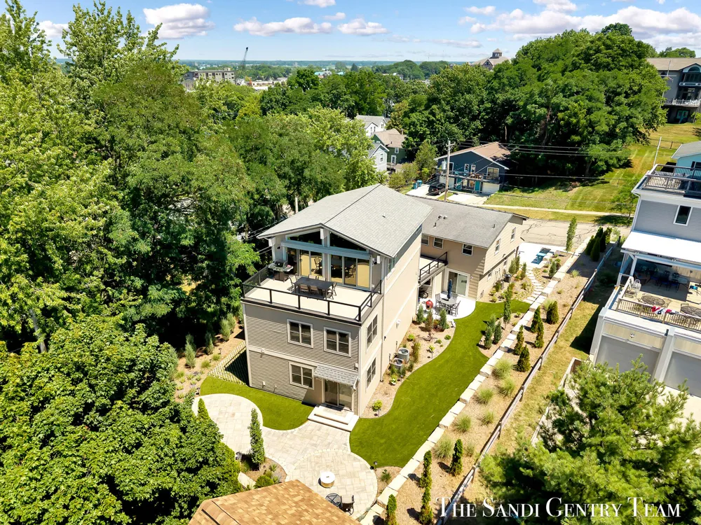 215 S 1st Street Grand Haven, MI 49417