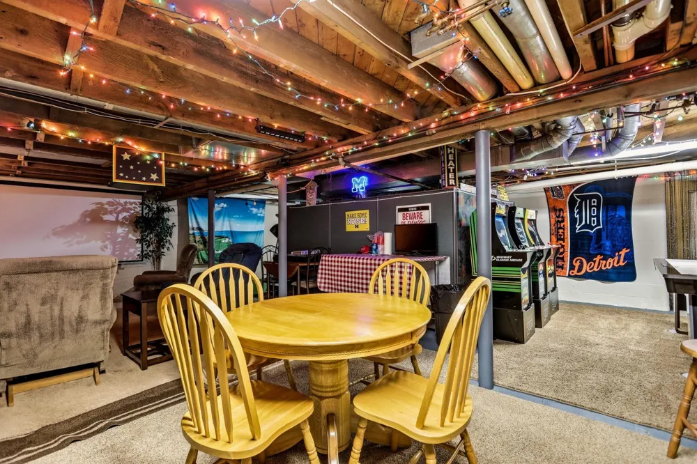 1090 Block Road Blumfield Township, MI 48757
