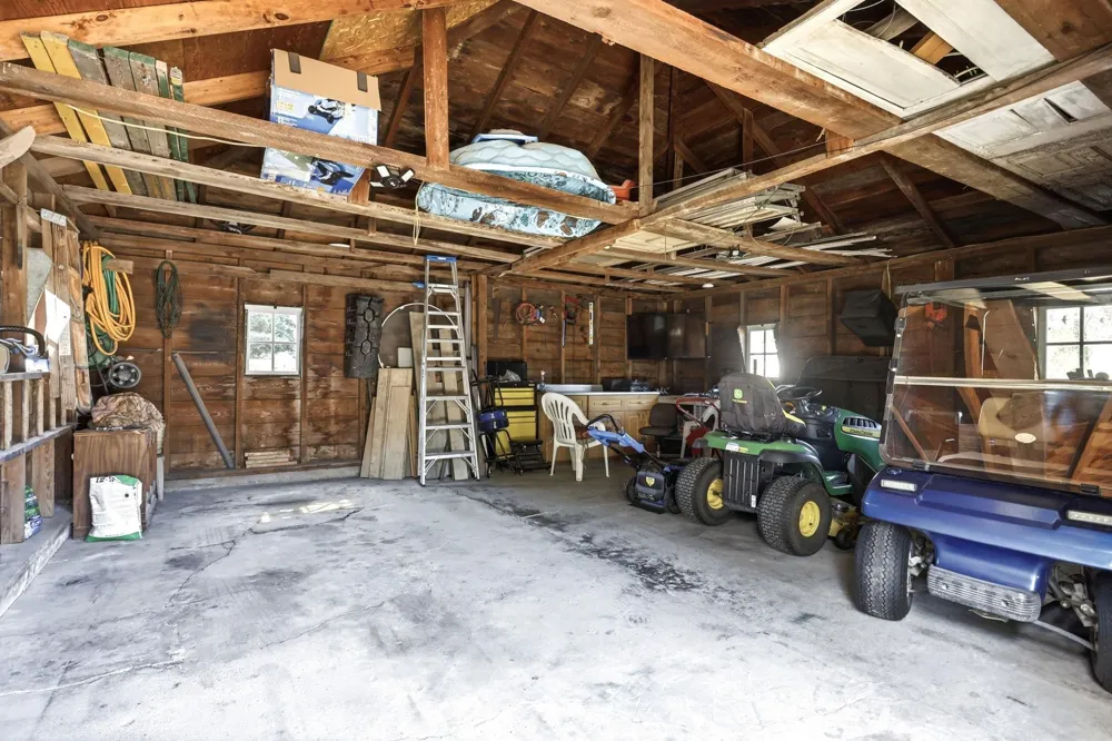 1090 Block Road Blumfield Township, MI 48757