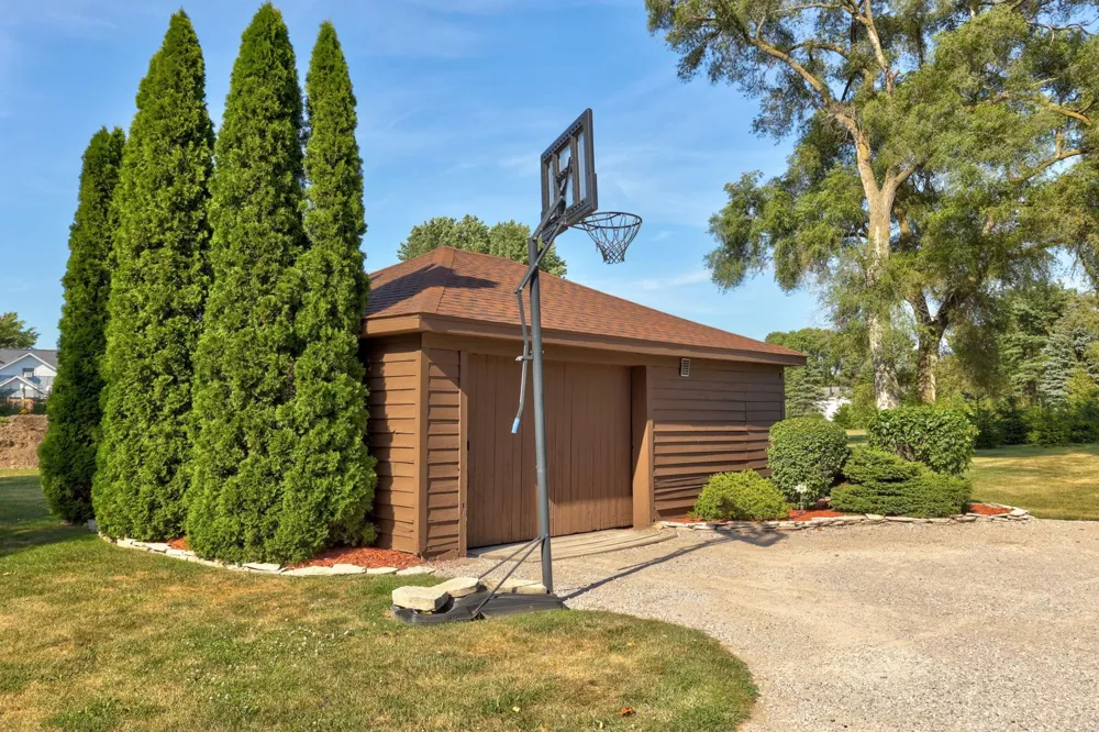 1090 Block Road Blumfield Township, MI 48757