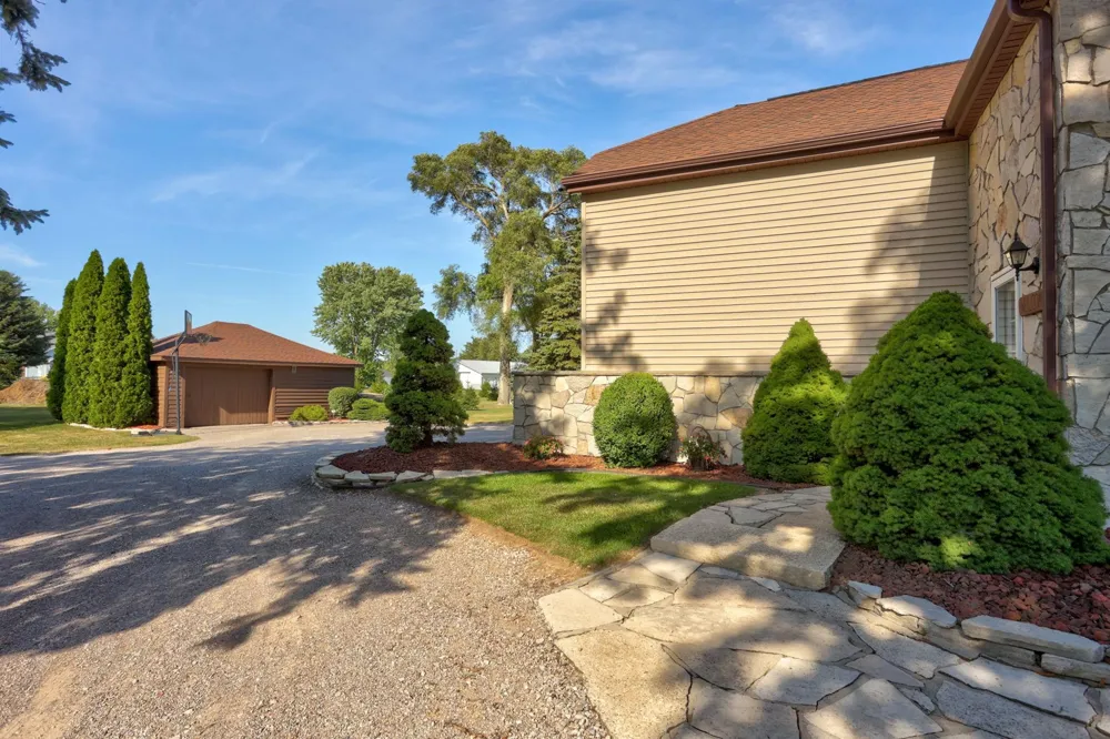 1090 Block Road Blumfield Township, MI 48757