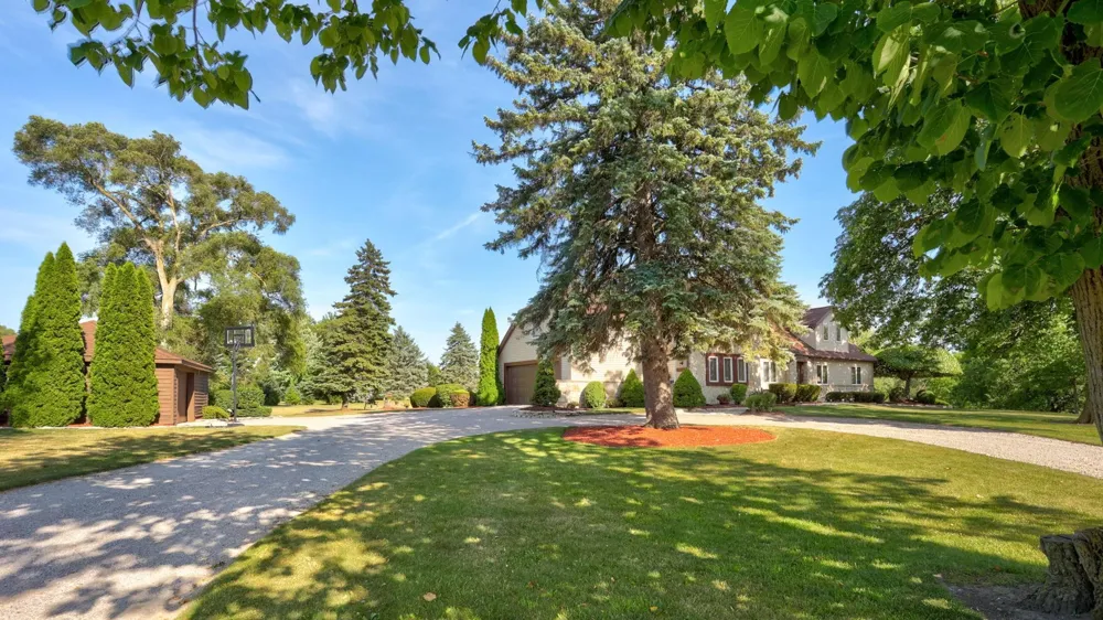1090 Block Road Blumfield Township, MI 48757