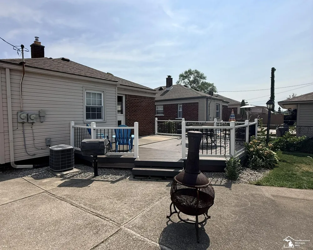 14601 Arlington Street Allen Park City, MI 48101