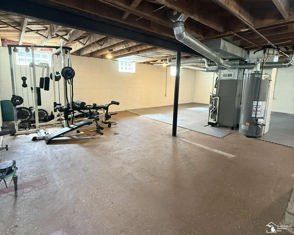 14601 Arlington Street Allen Park City, MI 48101