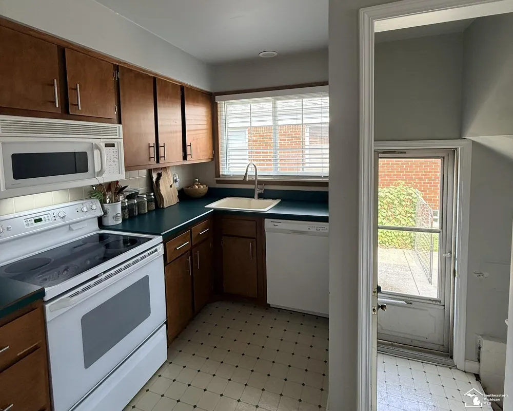 14601 Arlington Street Allen Park City, MI 48101