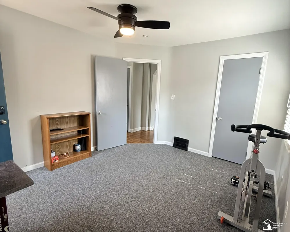 14601 Arlington Street Allen Park City, MI 48101