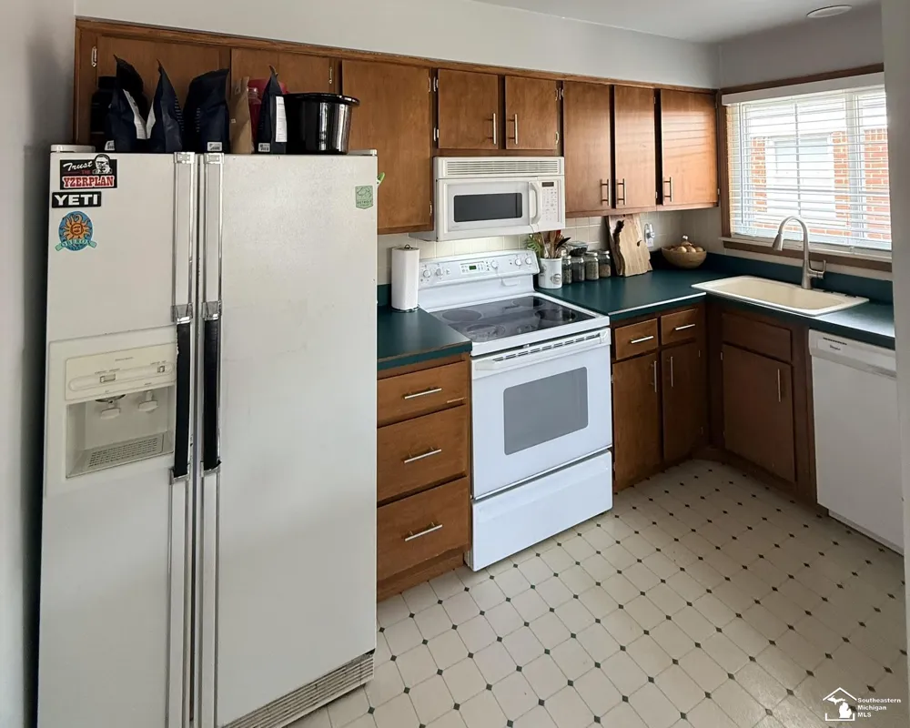 14601 Arlington Street Allen Park City, MI 48101