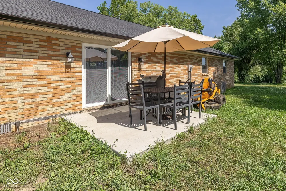 647 100 W Franklin, IN 46131