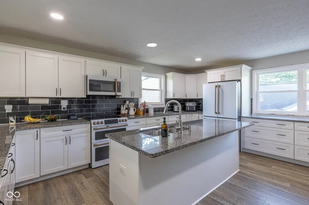 647 100 W Franklin, IN 46131