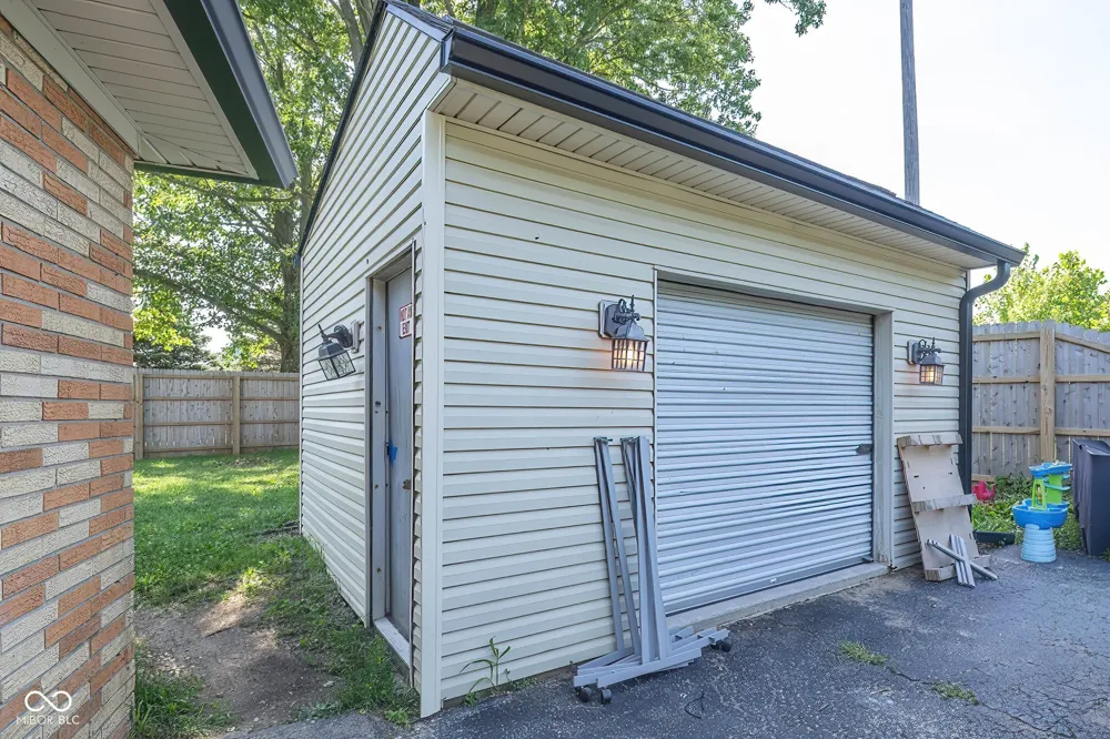 647 100 W Franklin, IN 46131