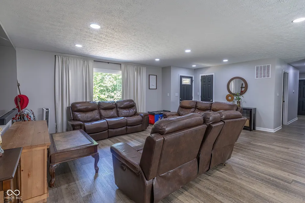 647 100 W Franklin, IN 46131