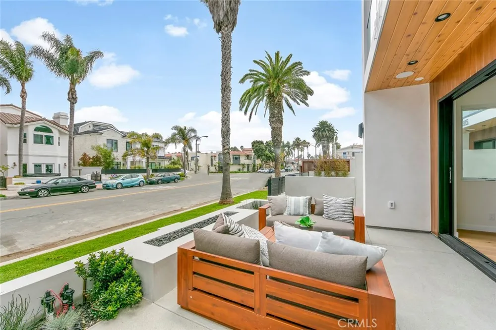 307 14th Street Huntington Beach, CA 92648
