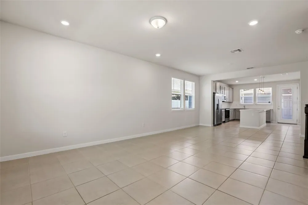 5592 PINELAND RUN Orlando, FL 32829