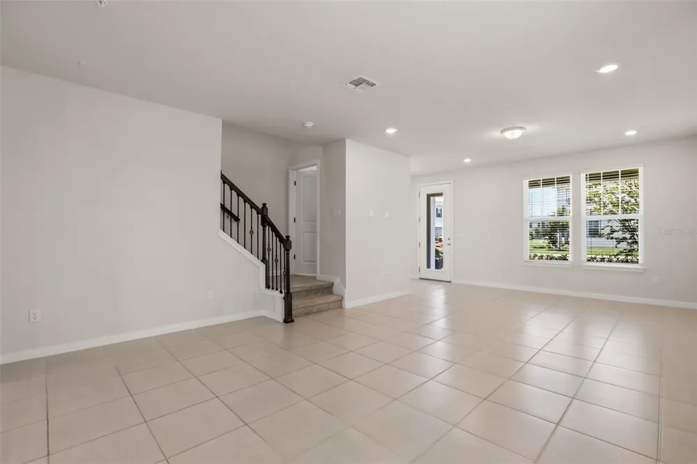 5592 PINELAND RUN Orlando, FL 32829