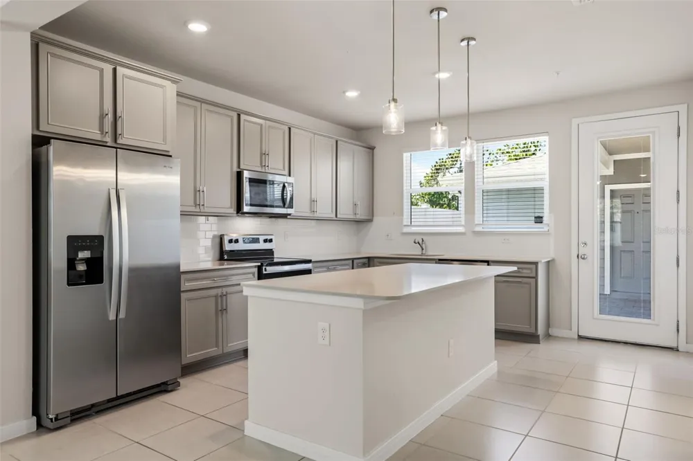 5592 PINELAND RUN Orlando, FL 32829