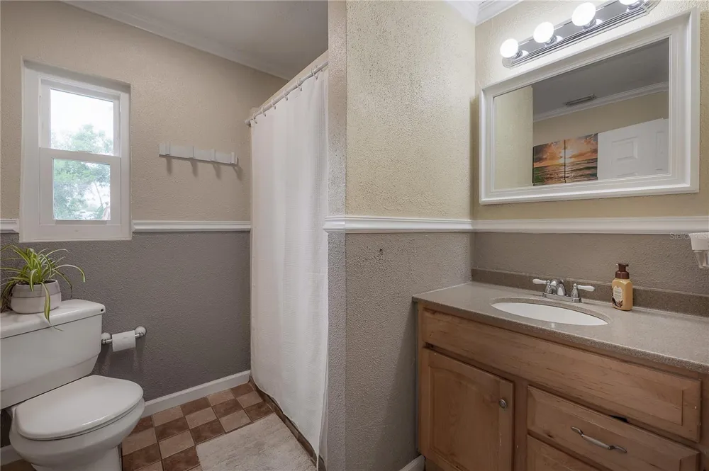5937 13TH AVENUE St Petersburg, FL 33710