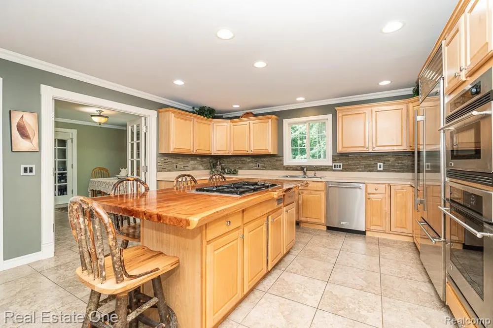 2691 Fox Cove Addison Township, MI 48370
