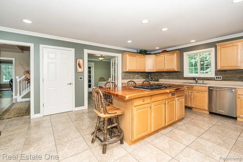 2691 Fox Cove Addison Township, MI 48370