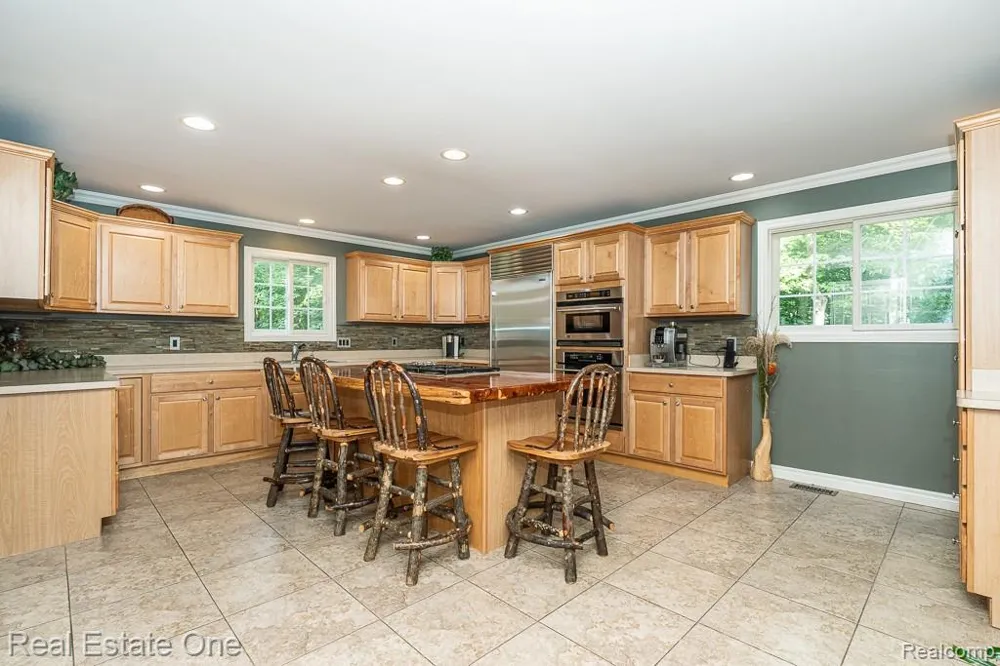 2691 Fox Cove Addison Township, MI 48370