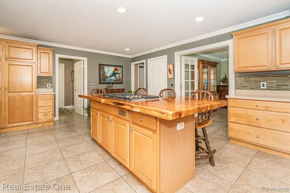 2691 Fox Cove Addison Township, MI 48370