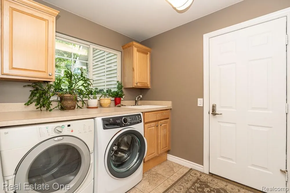 2691 Fox Cove Addison Township, MI 48370