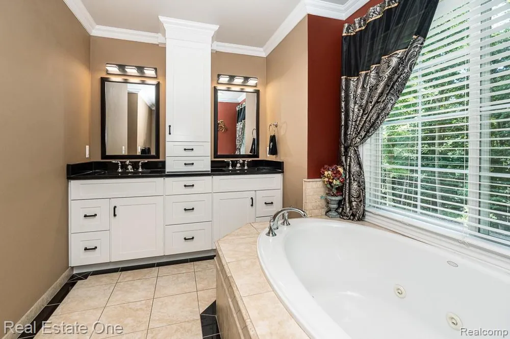 2691 Fox Cove Addison Township, MI 48370