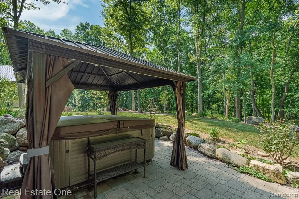 2691 Fox Cove Addison Township, MI 48370