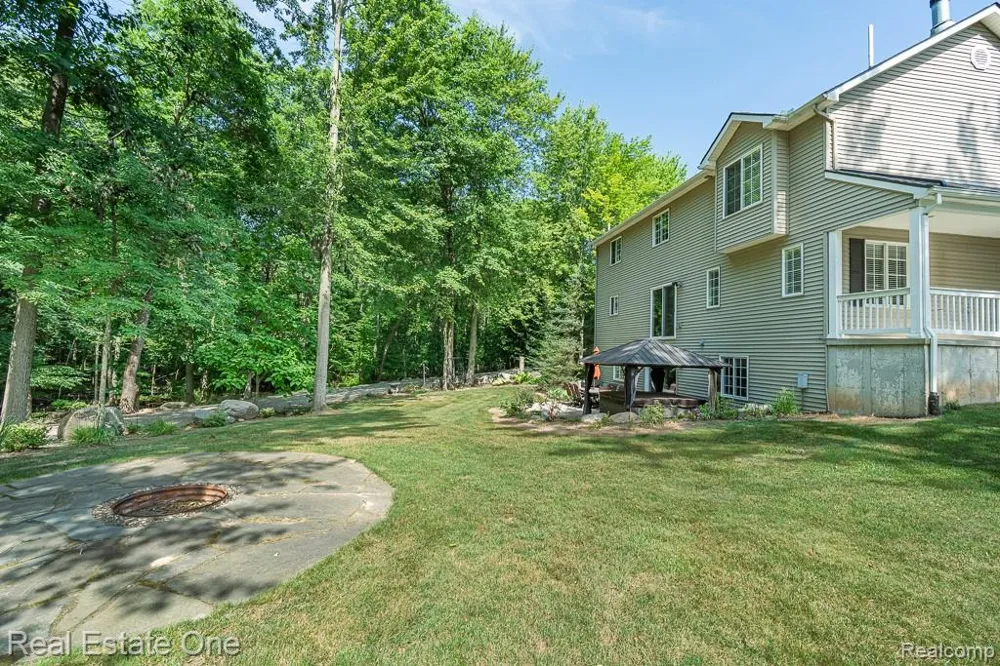 2691 Fox Cove Addison Township, MI 48370