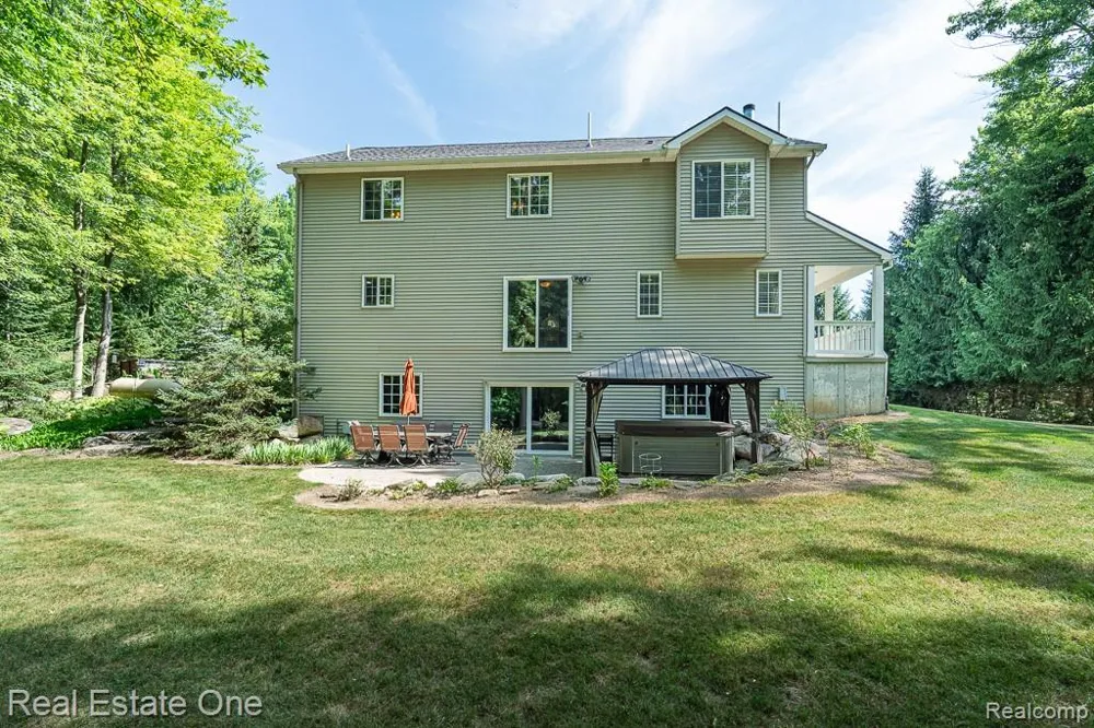 2691 Fox Cove Addison Township, MI 48370