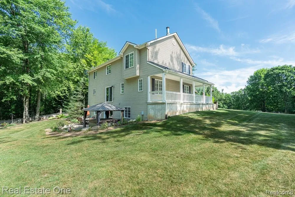 2691 Fox Cove Addison Township, MI 48370