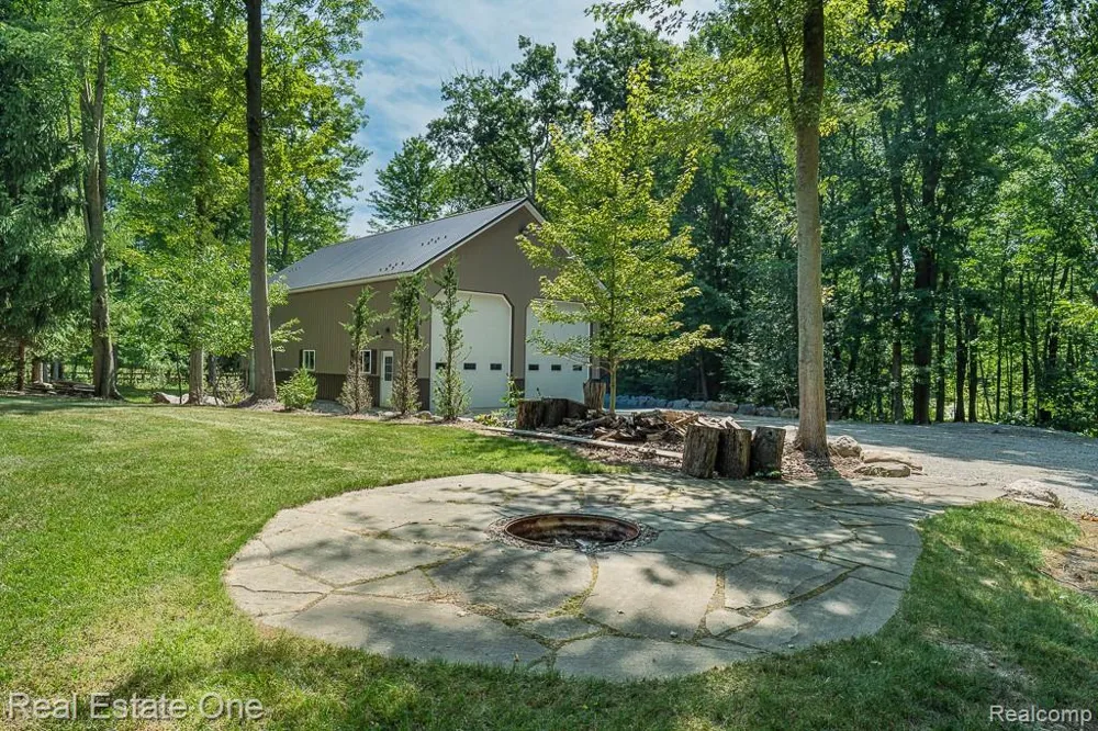 2691 Fox Cove Addison Township, MI 48370
