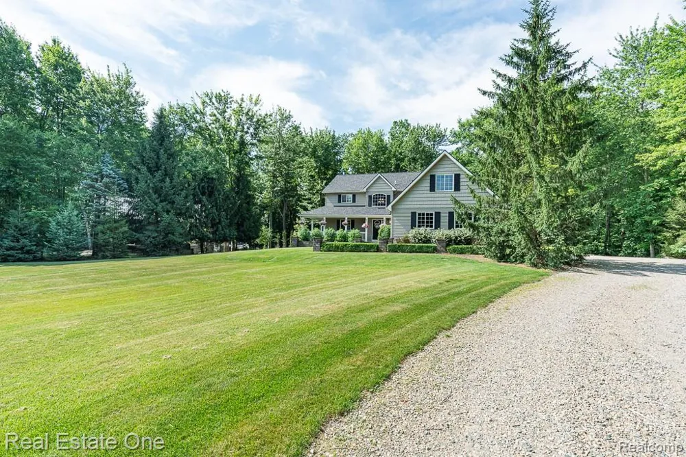 2691 Fox Cove Addison Township, MI 48370