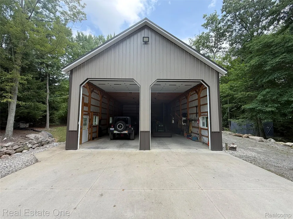 2691 Fox Cove Addison Township, MI 48370