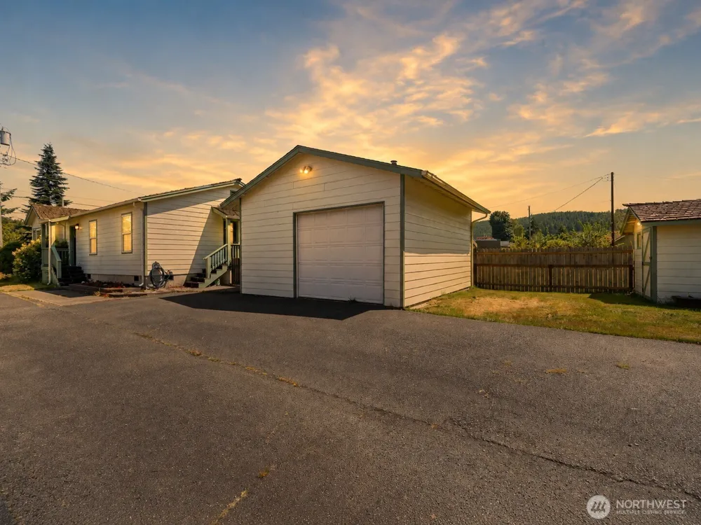 710 Perry Avenue Hoquiam, WA 98550