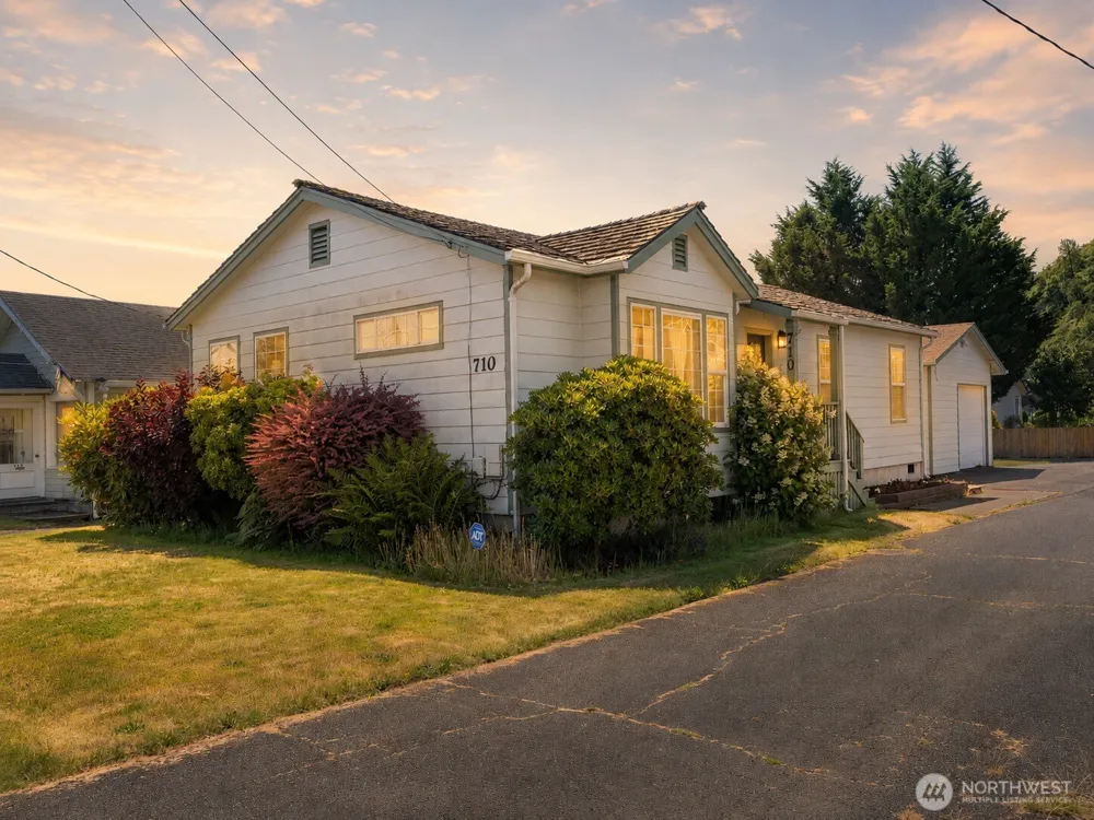 710 Perry Avenue Hoquiam, WA 98550