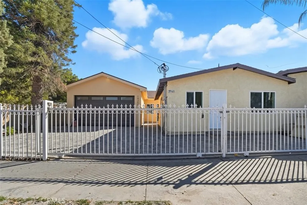 7960 Tampa Avenue Reseda, CA 91335