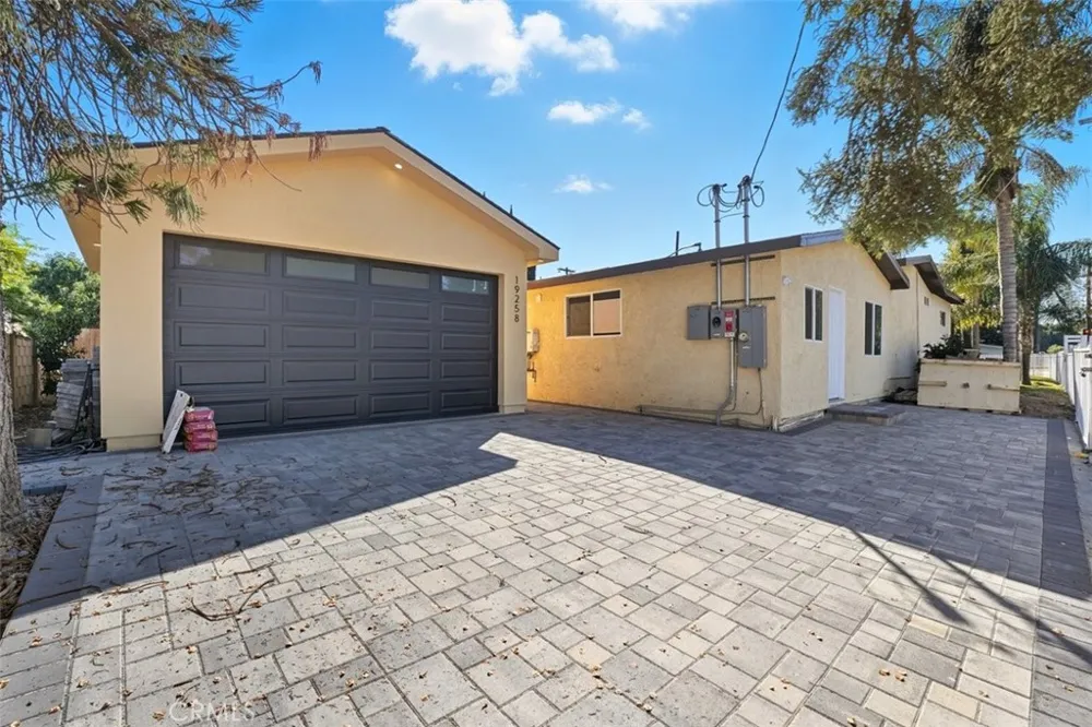 7960 Tampa Avenue Reseda, CA 91335