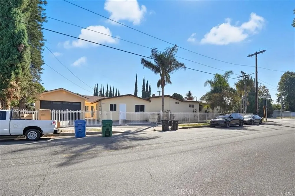 7960 Tampa Avenue Reseda, CA 91335