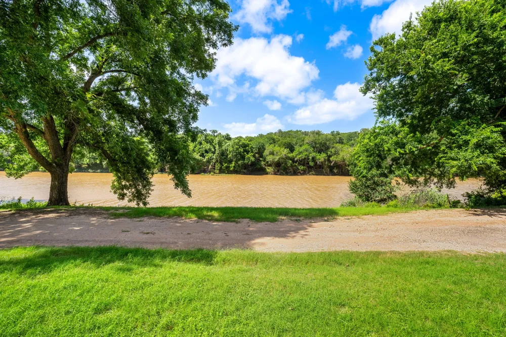 770 River Road Lampasas, TX 76550