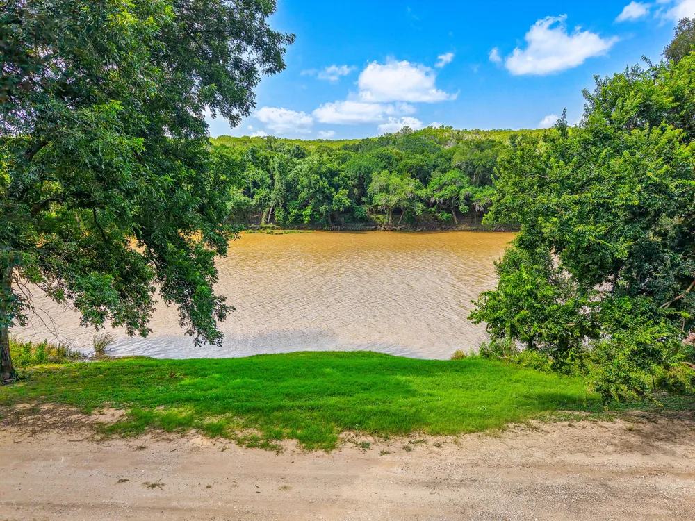 770 River Road Lampasas, TX 76550